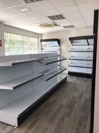 Mobiliario y estanterias de tienda y fruteria