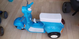 Moto vespa antigua para niños con motor