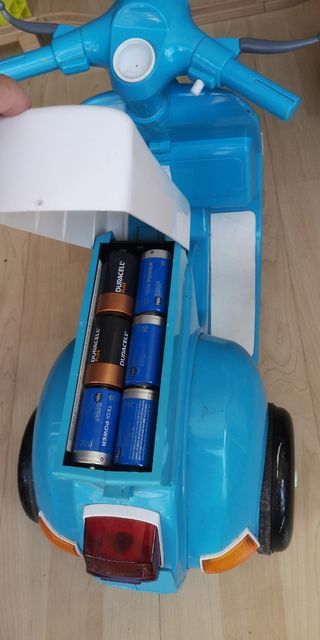 Moto vespa antigua para niños con motor