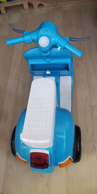 Moto vespa antigua para niños con motor