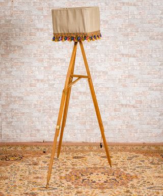 Lámpara caballete antiguo