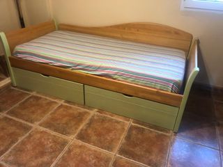 Cama con cajones