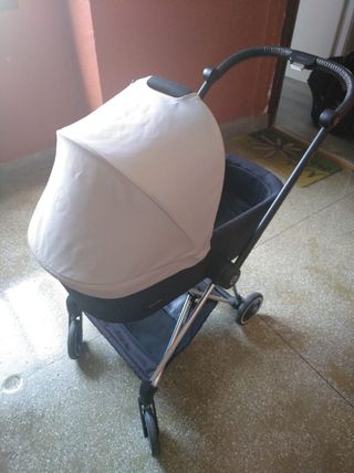 Coche bebé convertible dos piezas