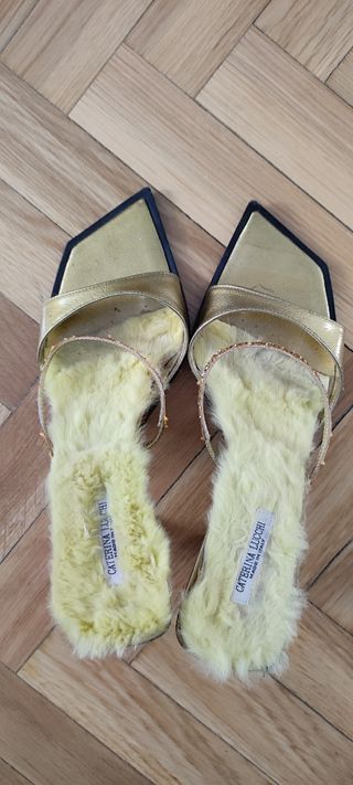 Sandalias de fiesta doradas piel. diseño italiano