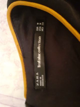 Vestido negro de Zara.