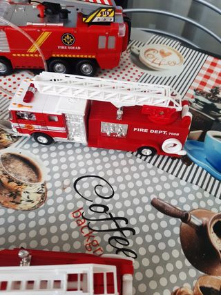 4 camiones Bomberos juguete