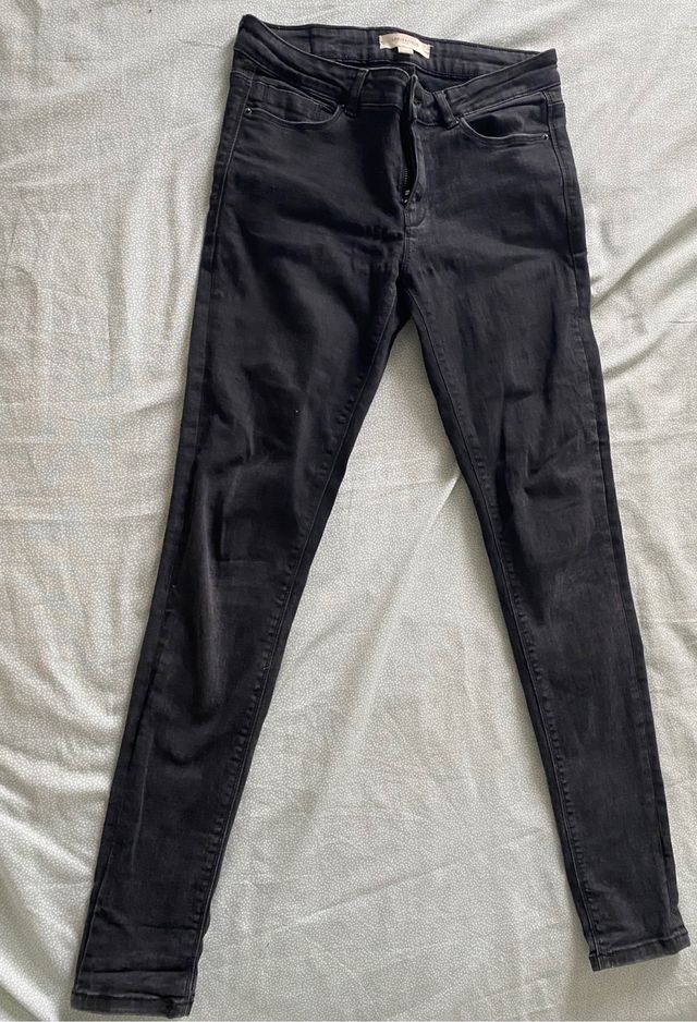 Pantalón pitillo negro Springfield