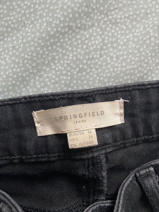 Pantalón pitillo negro Springfield