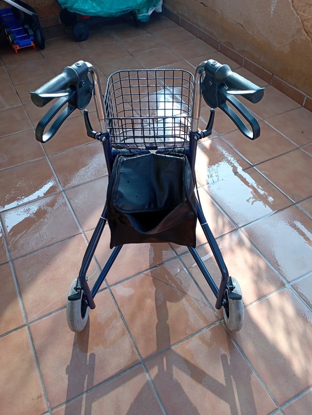 andador de persona mayor