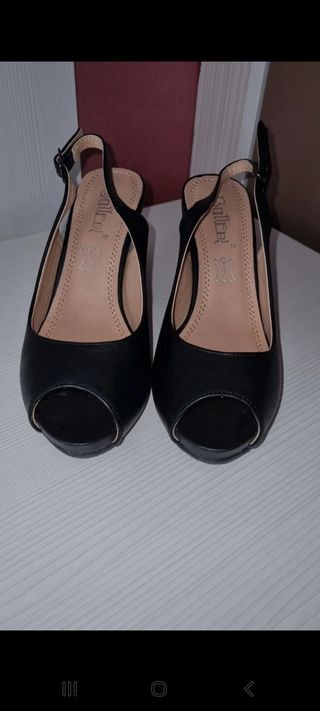 Zapato negro de tacon