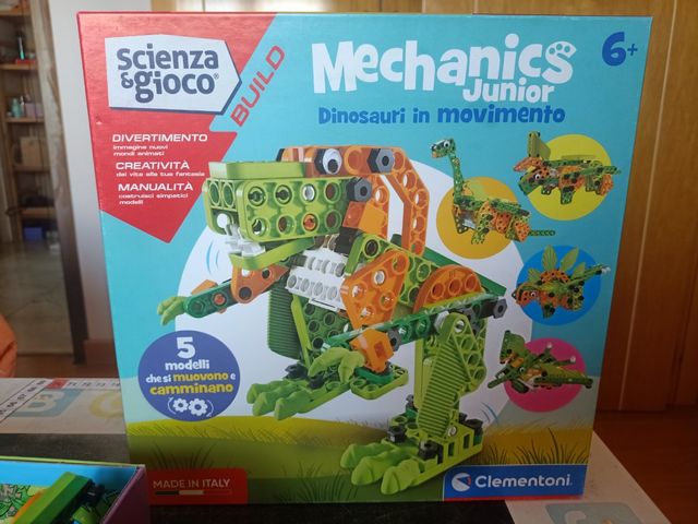 Juego de montar con motor y movimientos.