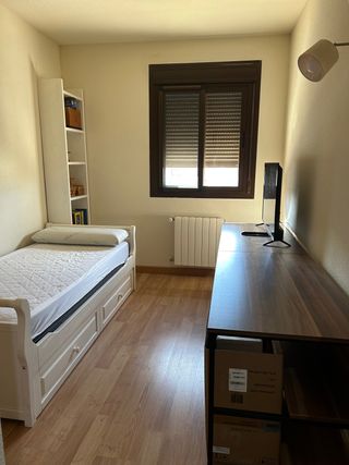 Se alquila habitación opción tv y baño individual