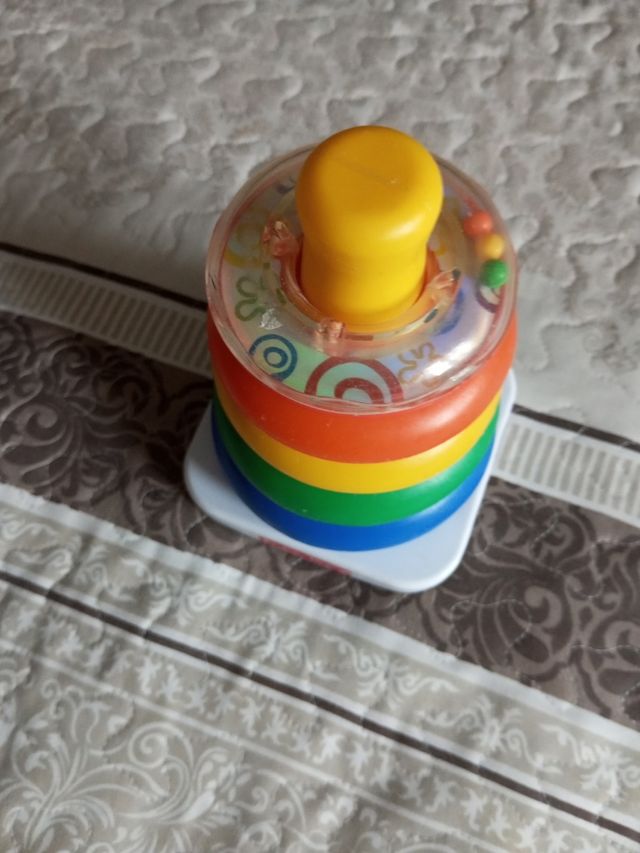 Torre de aros de juguete