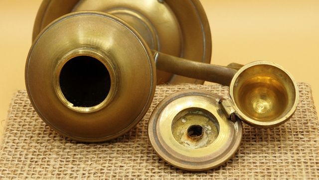 Antigua lámpara de aceite, candil