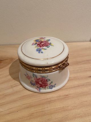 ANTICO PORTAGIOIE IN PORCELLANA FRANCESE