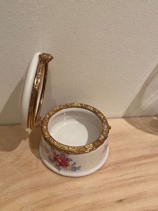 ANTICO PORTAGIOIE IN PORCELLANA FRANCESE