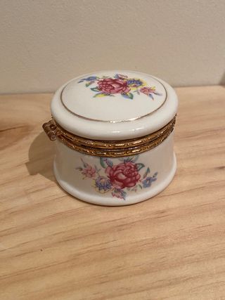 ANTICO PORTAGIOIE IN PORCELLANA FRANCESE