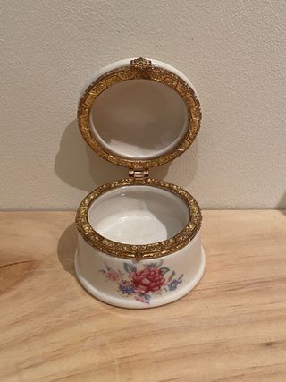 ANTICO PORTAGIOIE IN PORCELLANA FRANCESE