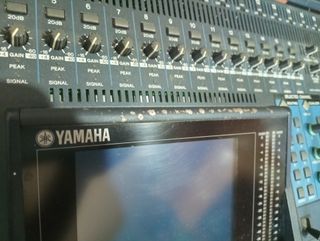 MESA DE MEZCLAS YAMAHA DM1000 VCM