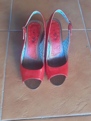 Sandalia tachas