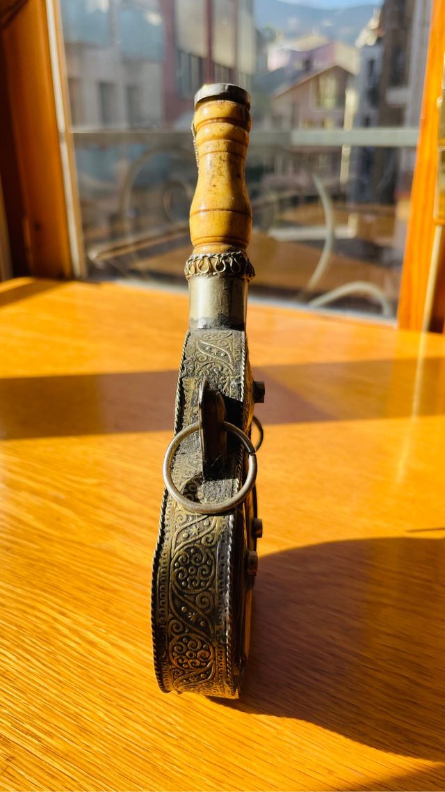 Antica bottiglia di polvere da sparo berbera marocchina