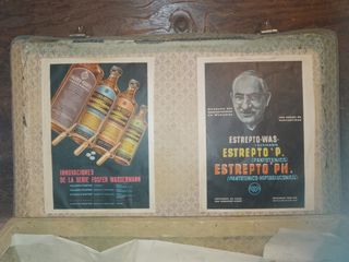 Antiguo maletín de cartoné con carteles