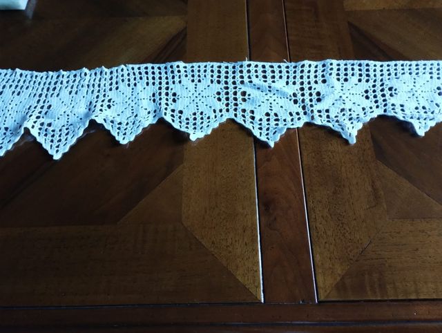 Pizzo in cotone lavorato a mano