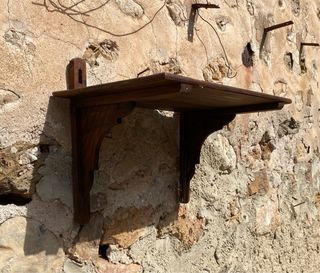 Antigua estanteria de madera