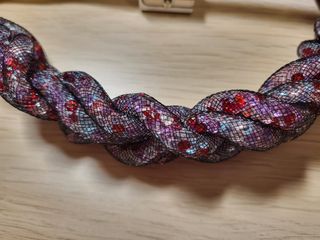 Gargantilla bisutería tonos rojos/rosas