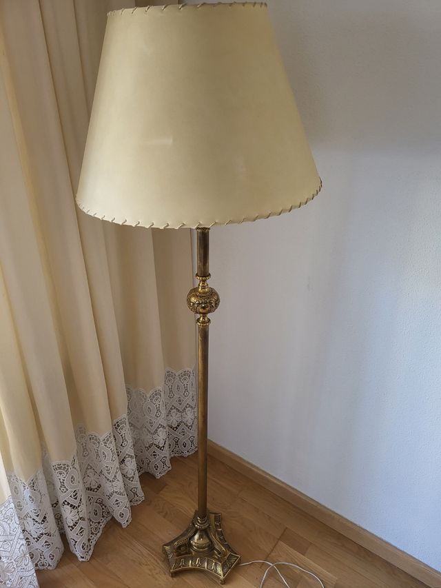Lámpara clasica de pie
