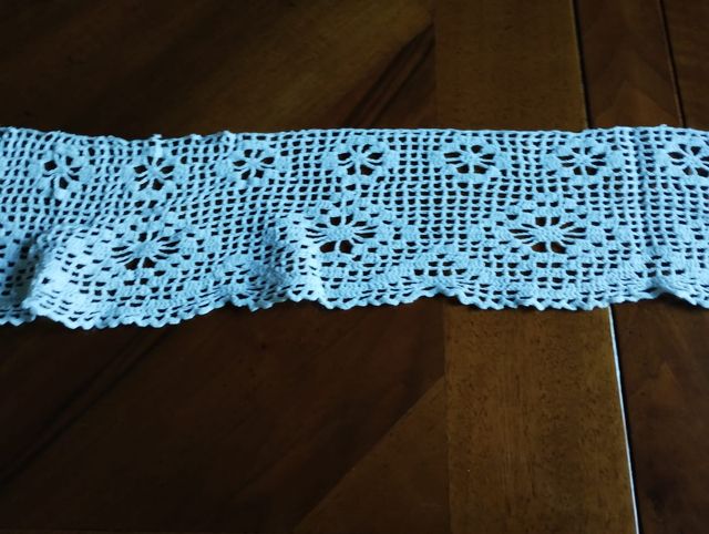 Pizzo in cotone realizzato a mano