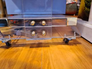 Estantería baldas cristal y metacrilato con ruedas