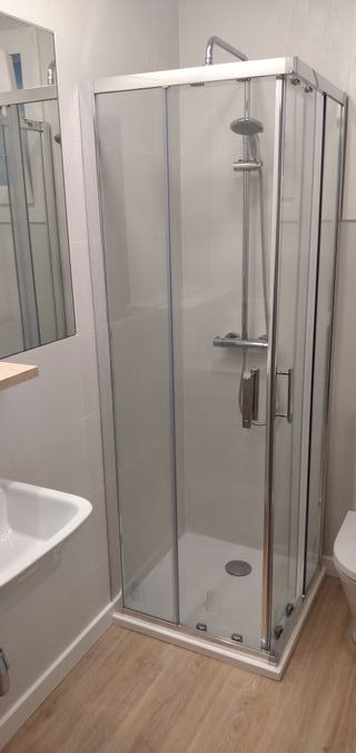 Reformas integrales de baños y cocinas.