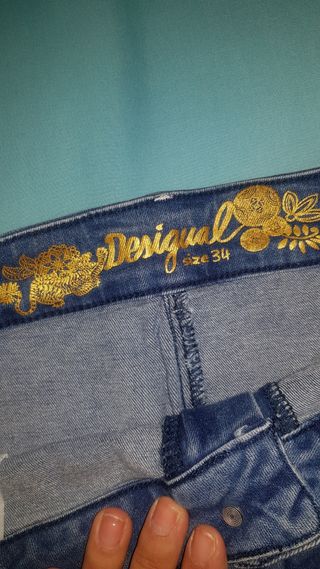 Falda vaquera desigual