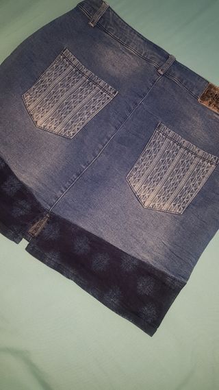 Falda vaquera desigual