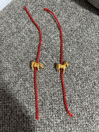 2 pulseras rojas de la suerte hechas a mano