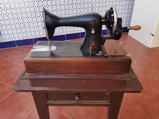 Máquina de coser marca Alfa