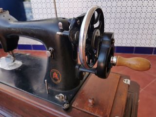 Máquina de coser marca Alfa