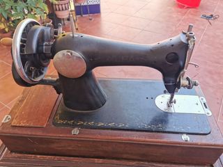 Máquina de coser marca Alfa