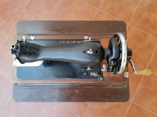 Máquina de coser marca Alfa