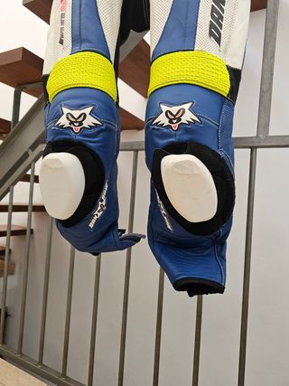 traje de motociclismo profesional