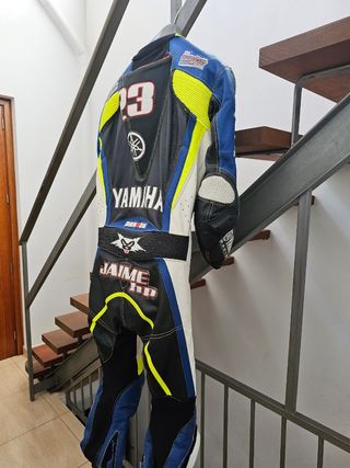 traje de motociclismo profesional