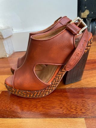 sandalias cuero plataforma Uterque 37
