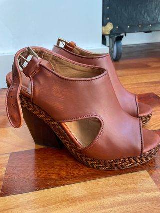 sandalias cuero plataforma Uterque 37