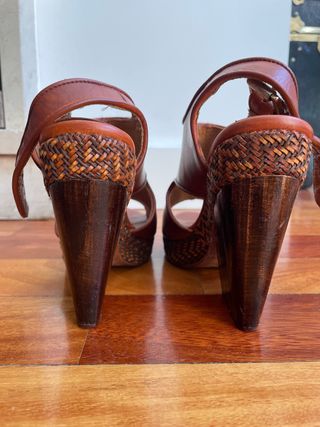 sandalias cuero plataforma Uterque 37