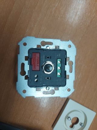 Regulador electronico fluorescencia 75317-39 simon