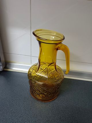 Jarra de vidrio ámbar italiana vintage