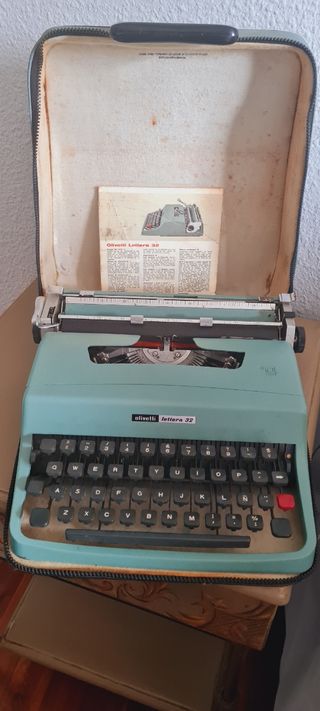 Maquina de escribir antigua