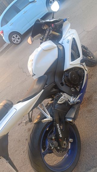 Suzuki gsxr 600 k7