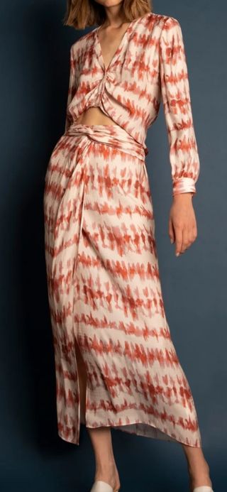 blusa y falda de scalpers con etiqueta en oferta